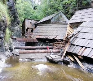 Bolnišnico Franjo so po julijski ujmi znova prizadele poplave. Foto: Primorski val.